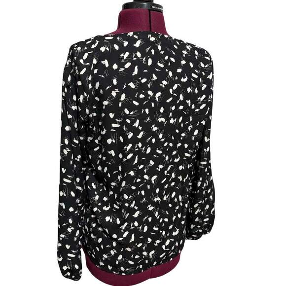 LUSH Geometric V-Neck Button Down Loose Fit Blouse Long Sleeve Top Black Medium - Picture 10 of 13